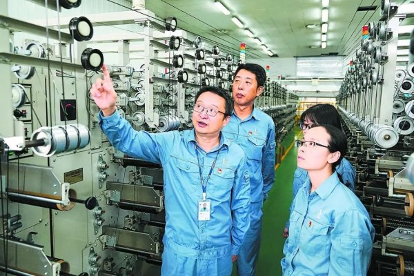 兴盛网  上海石化碳纤维国产化团队 “把青丝熬成白发，将白丝炼成黑丝”