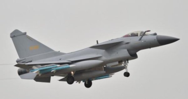 长富配资 歼10亮相巴黎航展，达索董事长否认阵风被击落，称阵风强于所有中国机